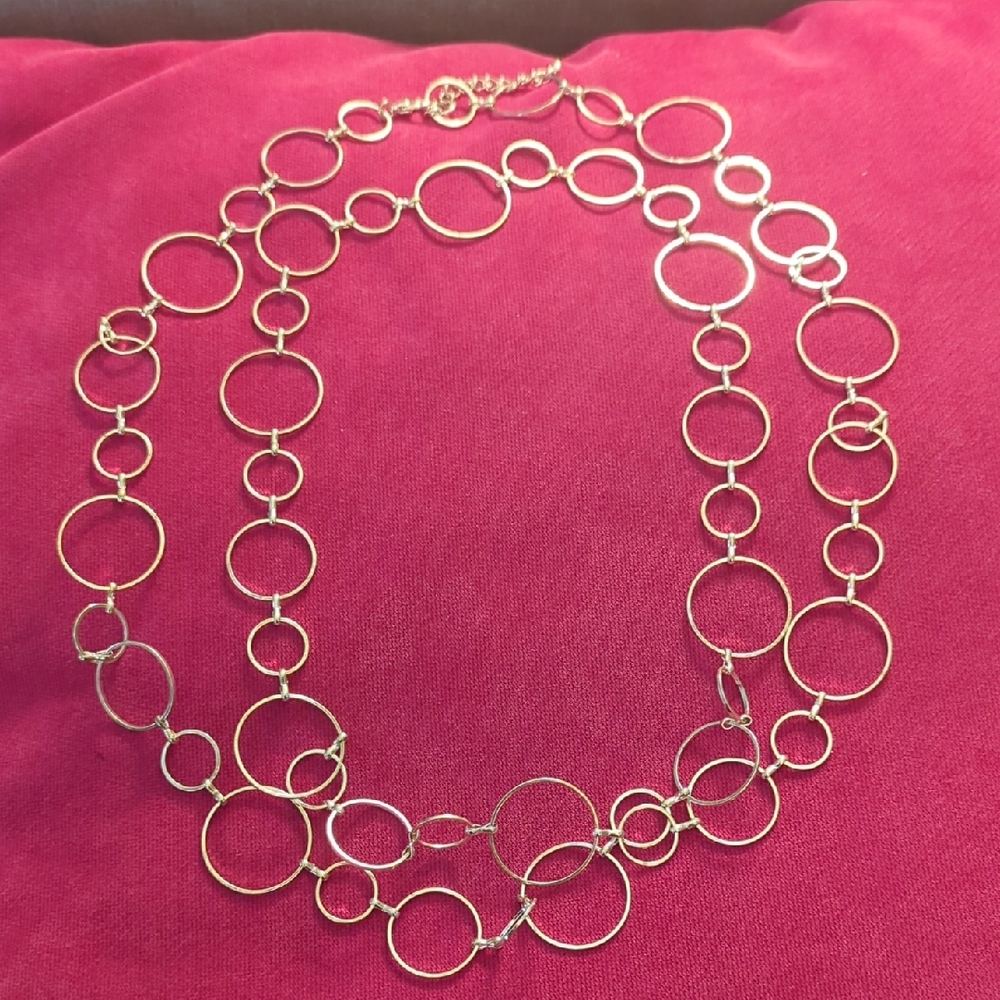 Elegant Silver Circle Link Necklace